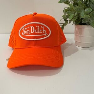 NWT Von Dutch trucker hat
